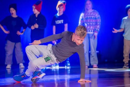 IMGCanon EOS R614December1741-38